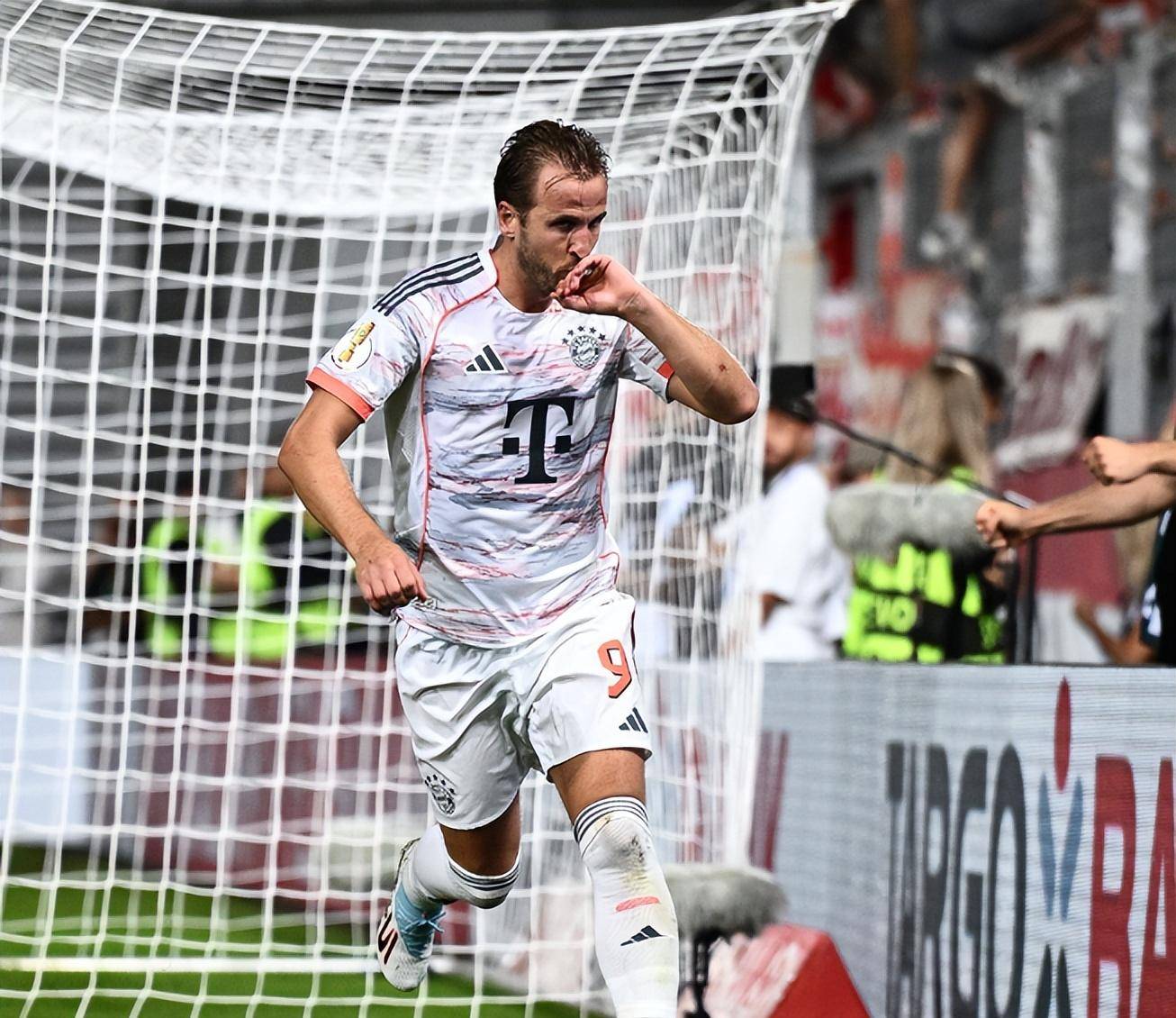 太狠了！曼联远射贴柱备战德国杯萨拉赫在雄鹿比赛中惊艳表现，赛后俄克拉荷马雷霆备战法国杯的简单介绍金年会平台