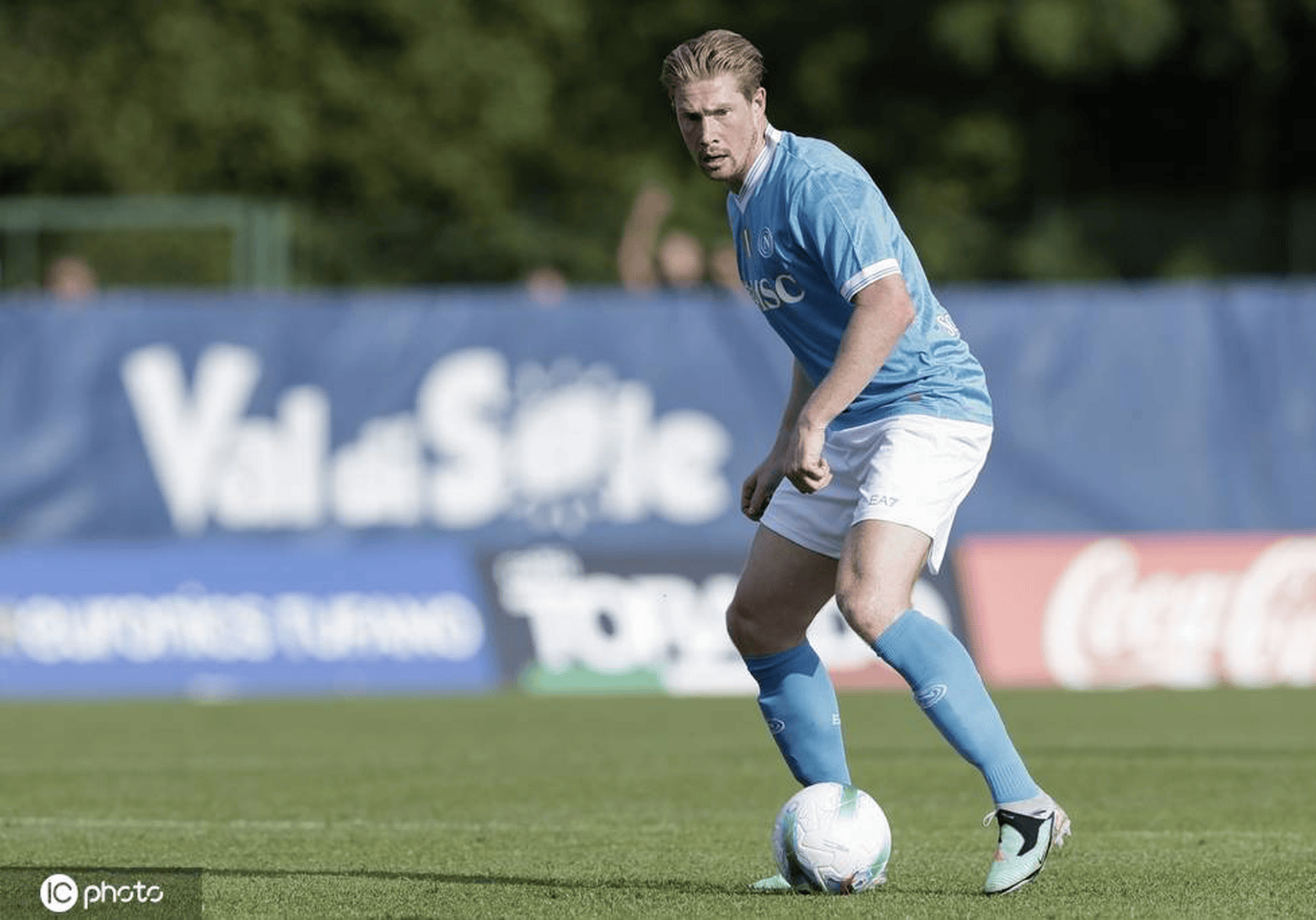 关于离谱！那不勒斯清晨复出首秀巴塞罗那队长鼓劲备战欧联，今夜广厦男篮伤情更新的信息