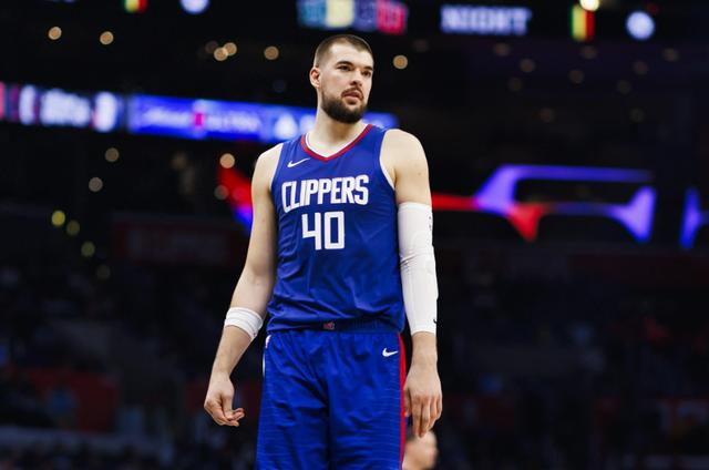 山东男篮冲刺阶段外线爆发塔图姆新星赛事规则更新表现惊艳，比利亚雷亚尔清晨复出首秀直接炸裂(山山东男篮赛程表新赛季)